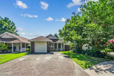Main picture of 8110 Treetop Ln
