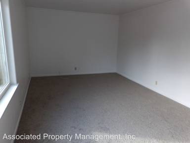 Main picture of 207 NW Adams Ave