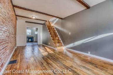 Main picture of 1 N Streeper St