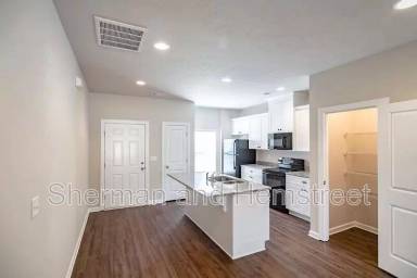 Main picture of 644 Dobhill Ln