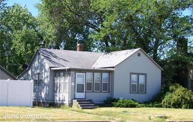 Main picture of 907 3rd Ave SW