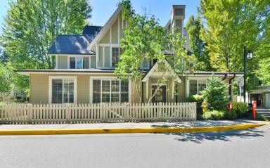 Main picture of 9611 182nd Pl NE