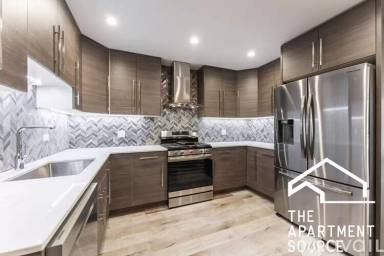 Main picture of 2834 W Warren Blvd