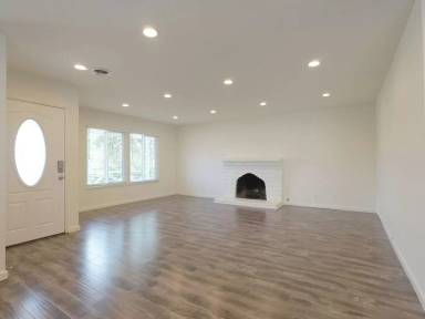 Main picture of 18871 Walnut St