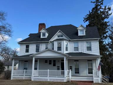 Main picture of 703 Roland Ave