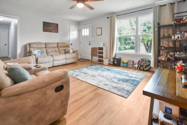 Main picture of 220 Marshall Dr