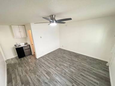 Main picture of 14816 Gilmore St