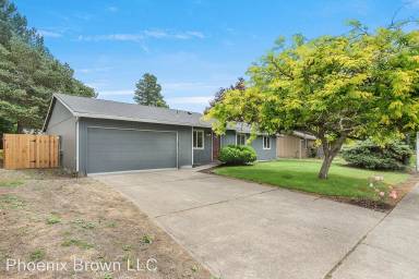 Main picture of 232 NE Palomar Ct