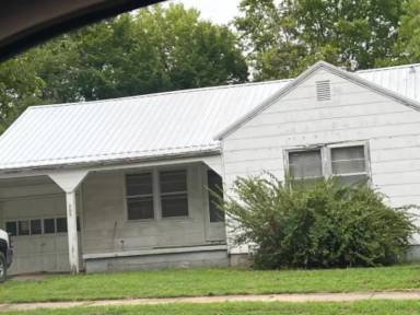 Main picture of 205 S Wood St