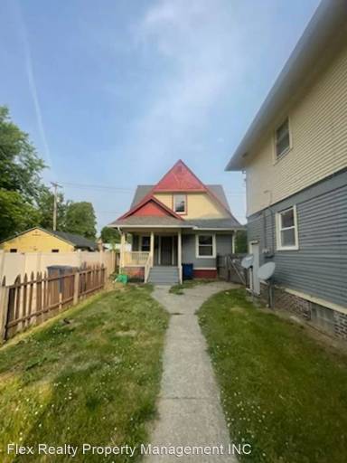 Main picture of 3241 N Detroit Ave