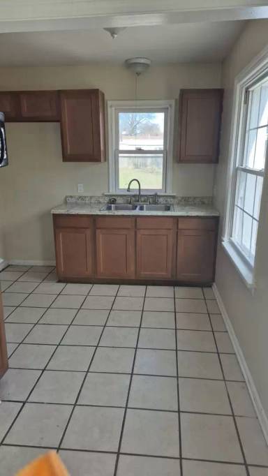 Main picture of 17 Mapleton Ave