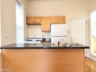 Main picture of 2025 N Damen Ave