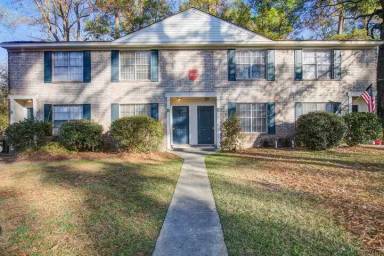 Main picture of 300 Crestview Dr