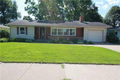 Main picture of 317 E MacArthur Ave