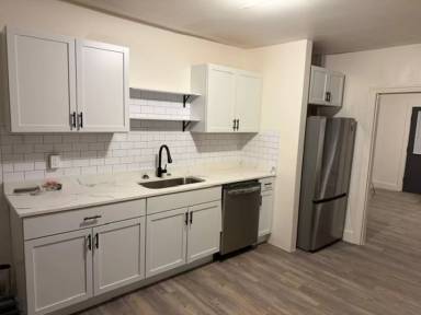 Main picture of 446 Wallace St