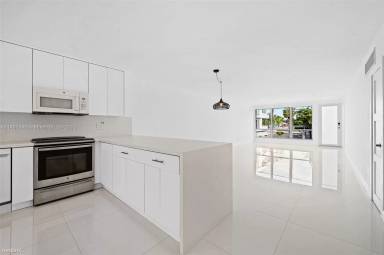 Main picture of 10240 Collins Ave