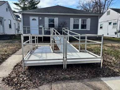 Main picture of 925 Stanley Ave