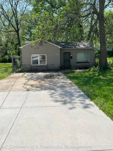Main picture of 3209 E 69th St