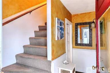 Main picture of 509 Middle Hwy