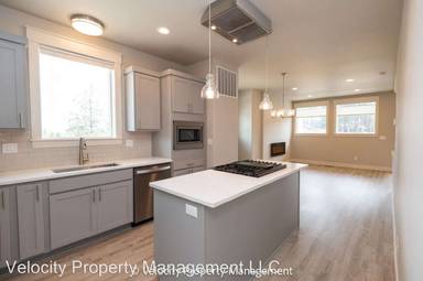 Main picture of 61575 SW Riverwalk Ln