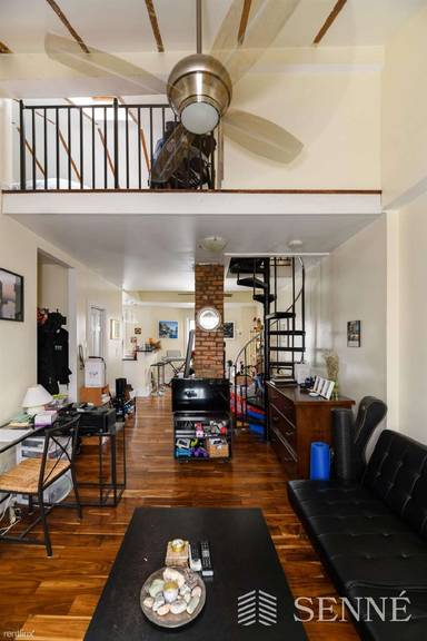 Main picture of 104 Magazine St