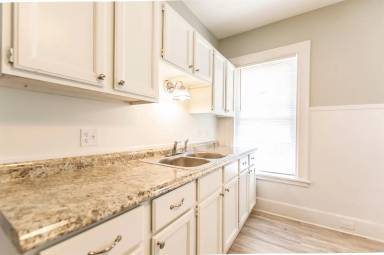 Main picture of 642-644 Maple St