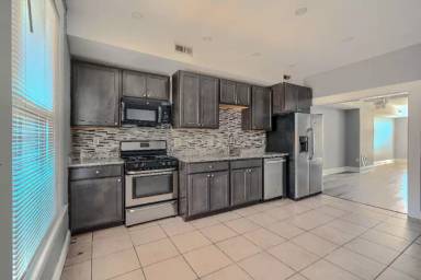 Main picture of 709 N Linwood Ave