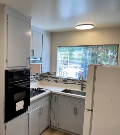 Main picture of 260 Pettis Ave