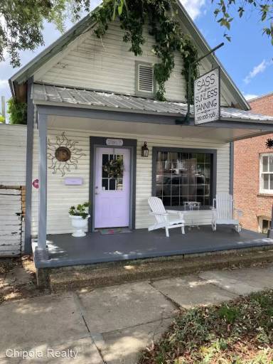 Main picture of 2867 Jefferson St