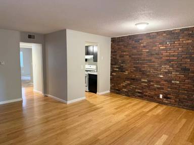 Main picture of 301 W Scarritt St