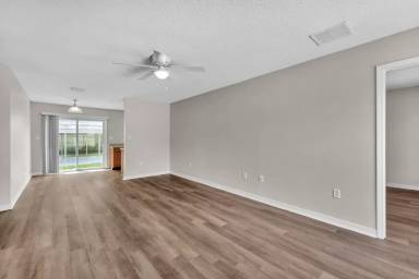 Main picture of 6042 Queen St