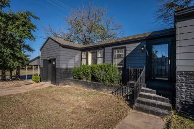 Main picture of 1721 Broadway Pl
