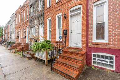 Main picture of 1245 W Cross St