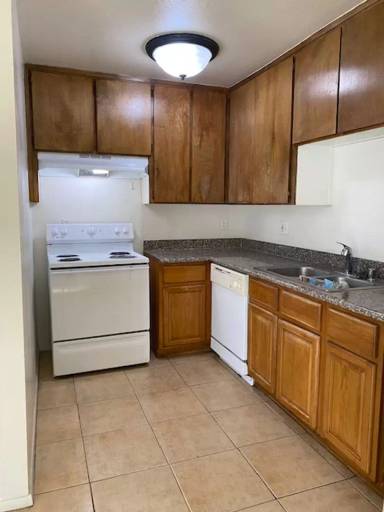 Main picture of 3352 N Marks Ave