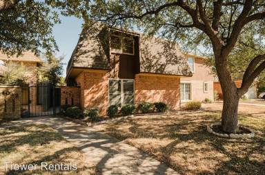 Main picture of 4040 Lakeside Dr