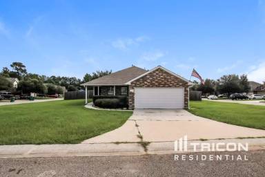 Main picture of 958 Oak Terrace Dr