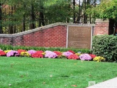 Main picture of Versailles Ct