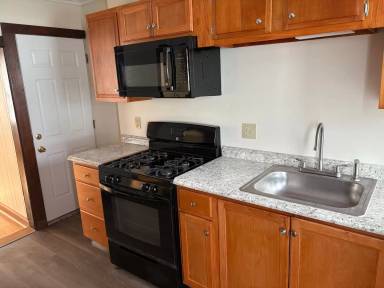 Main picture of 152 N Summer St