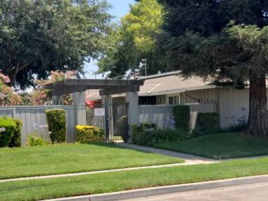 Main picture of 4504 N Valentine Ave