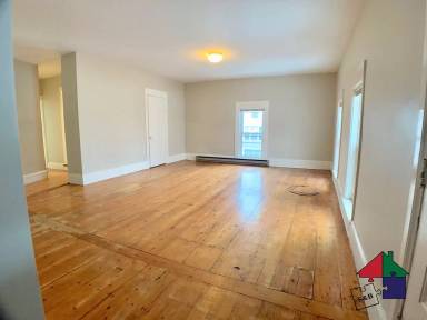 Main picture of 114 S Main St