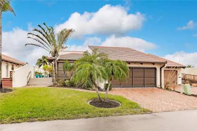 Main picture of Emerald Pointe Condominium
