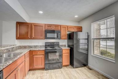Main picture of 1600 Athens Dr