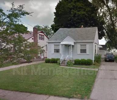 Main picture of 2114 Berdan Ave