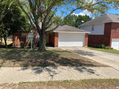 Main picture of 13106 Forum Rd