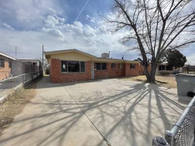 Main picture of 10048 Kellogg St