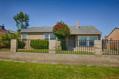 Main picture of 8850-8864 Remick Ave