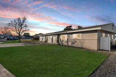 Main picture of 606 W Crest Dr