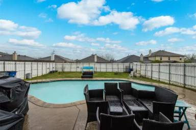 Main picture of 202 Waterwood Dr
