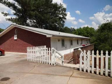 Main picture of 1457 Railroad Ave