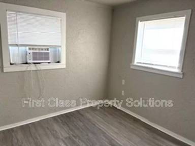 Main picture of 404 S Burdick St